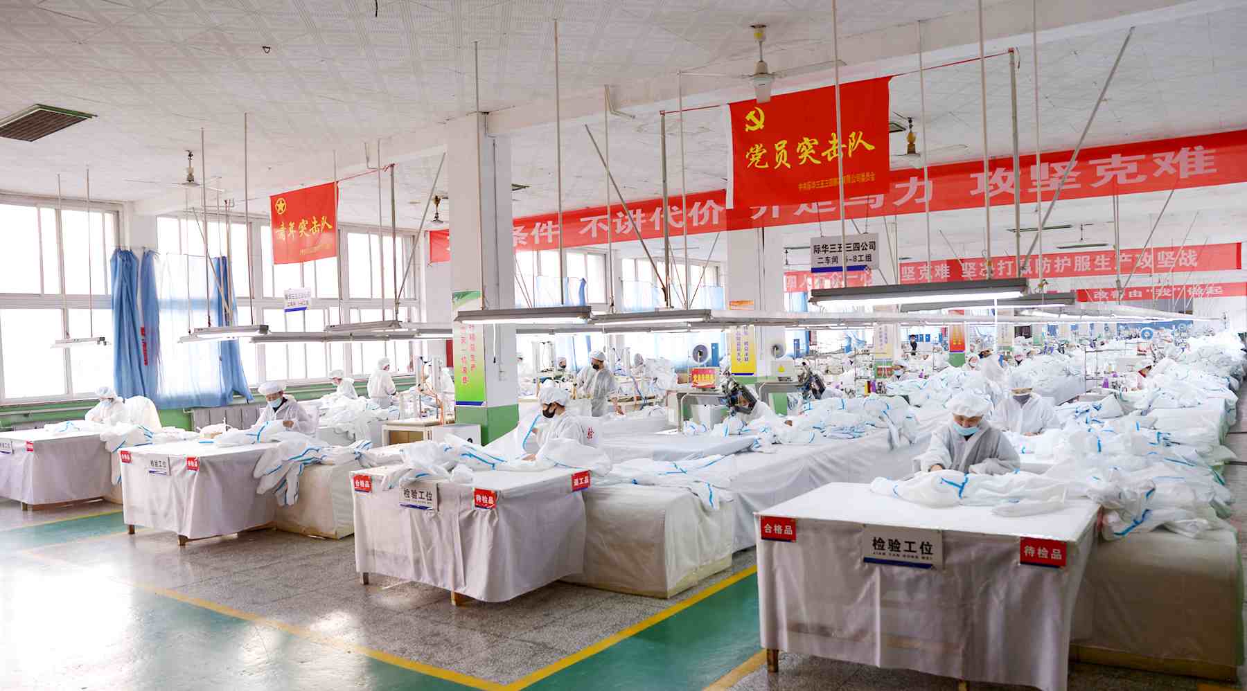 防護服生産線 (1)